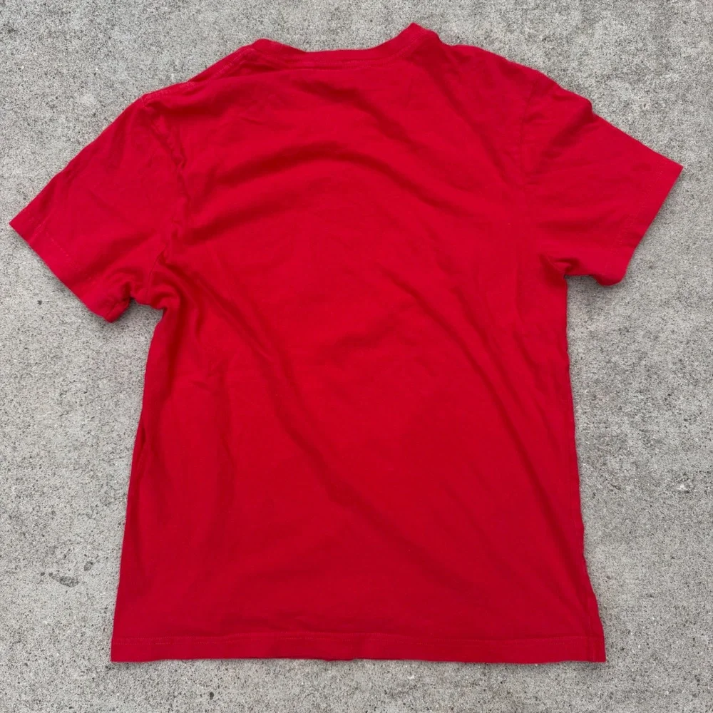 Guess Jeans Mens Red Graphic Triangle Logo T-Shirt Small Short Sleeve Tee - Picture 6 of 6